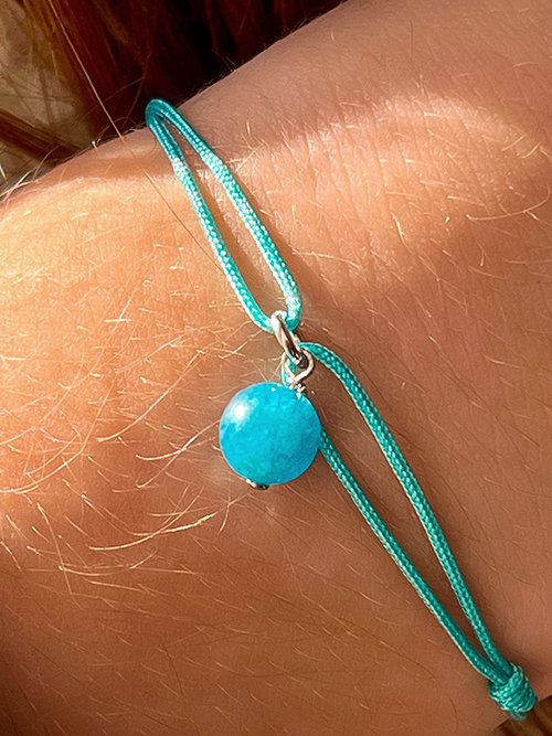 Très gos plan bracelet cordon pierres naturelles breloque Apatite Bleue Enfant
